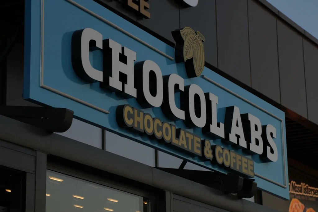 Retail Signage: A Complete Guide to Effective Store Signs Retail Signage Retail signage displayed on a storefront to attract customers, communicate branding, and improve business visibility.